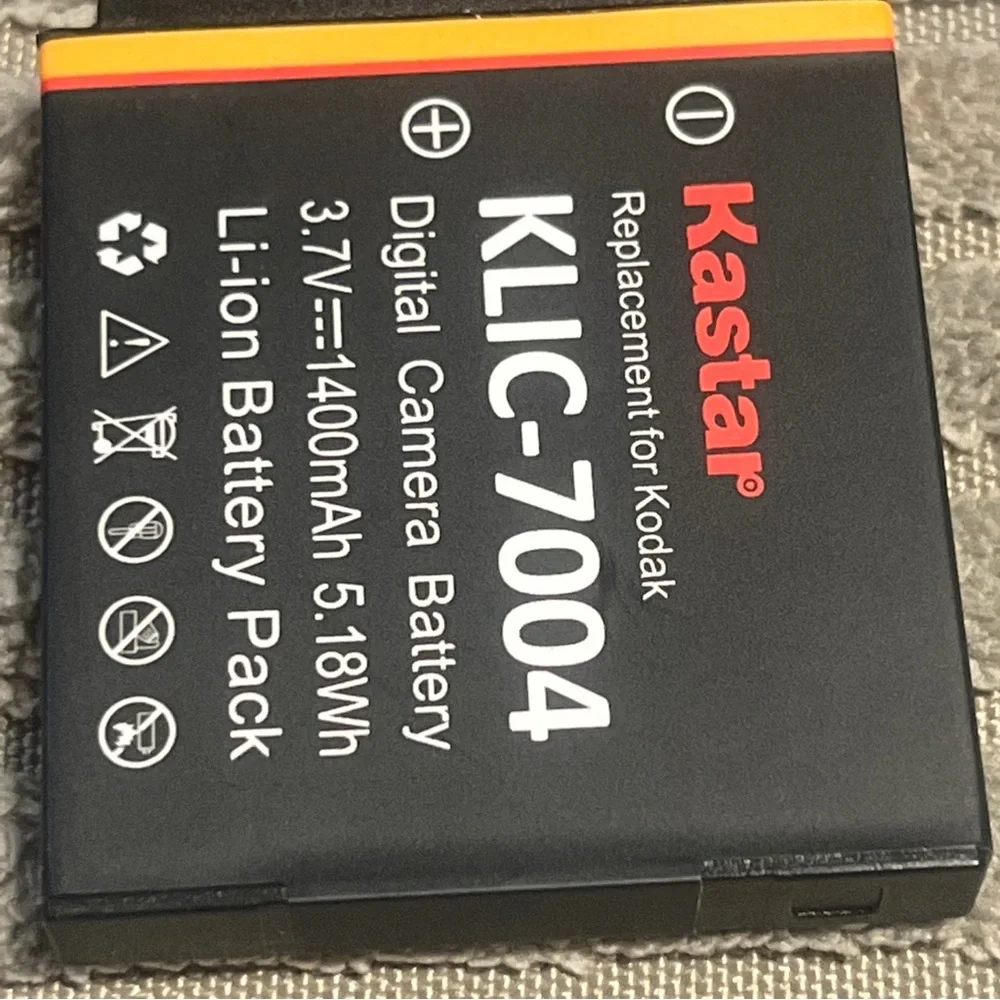 Kodak Black Digital Camera with Kastar Battery Charger - Picture 5 of 13